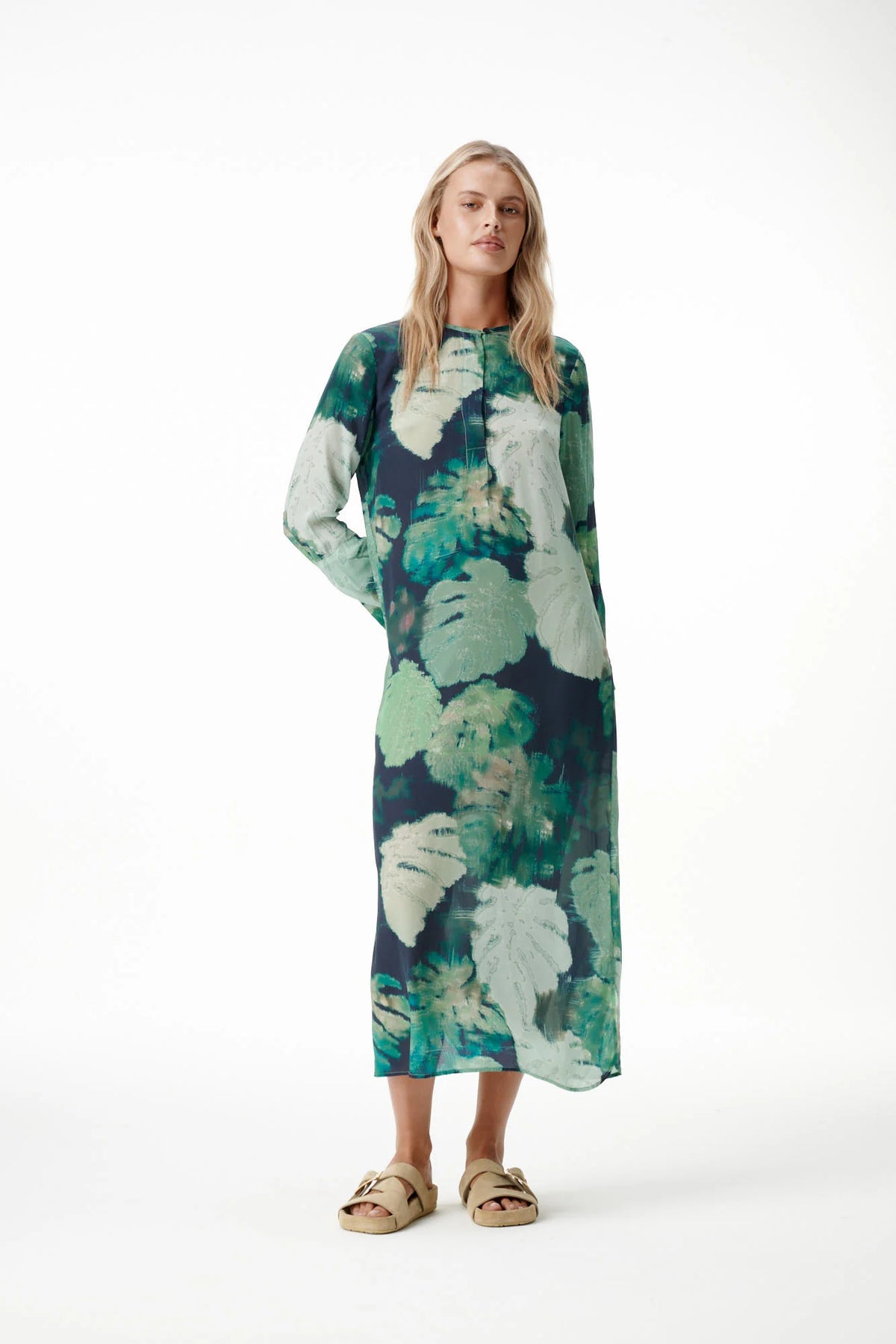 One Season | Long Genie Viscose Dress | Monstera Night Green