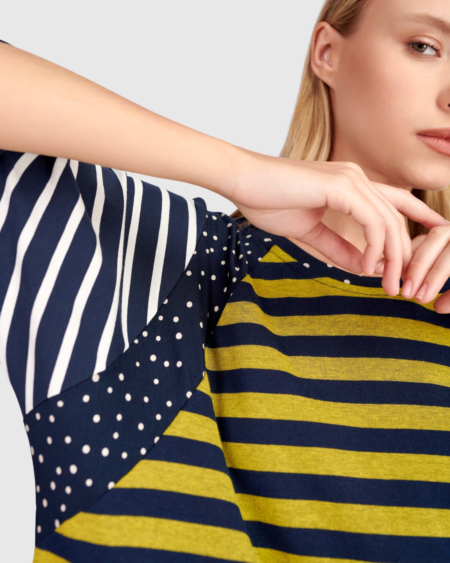 Alembika | Crew Neck Tee | Navy/White/Lime Mix