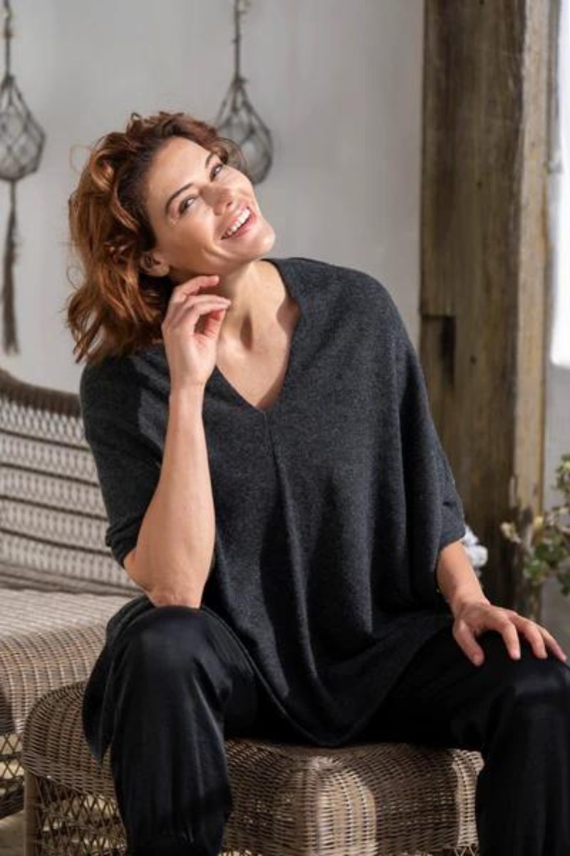 Esperance & Co - Cashmere Topper - Charcoal