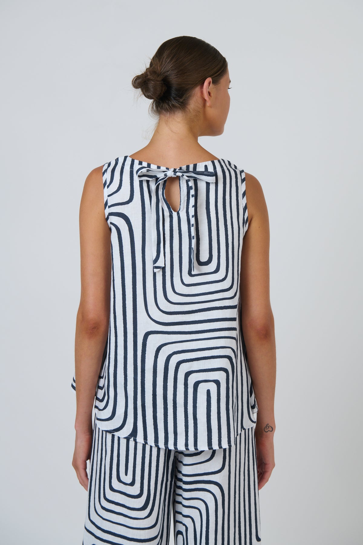 Naturals | Sleeveless Linen Top | Maze
