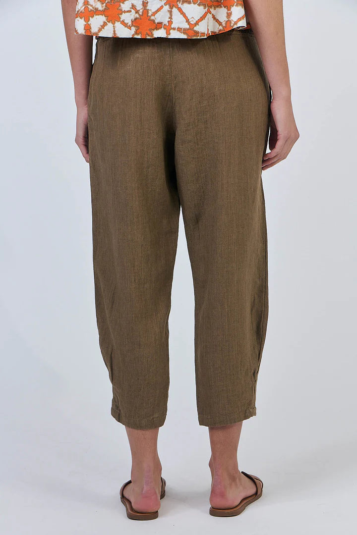 Naturals | Flat Front Pants with Tapered Leg | Tobacco