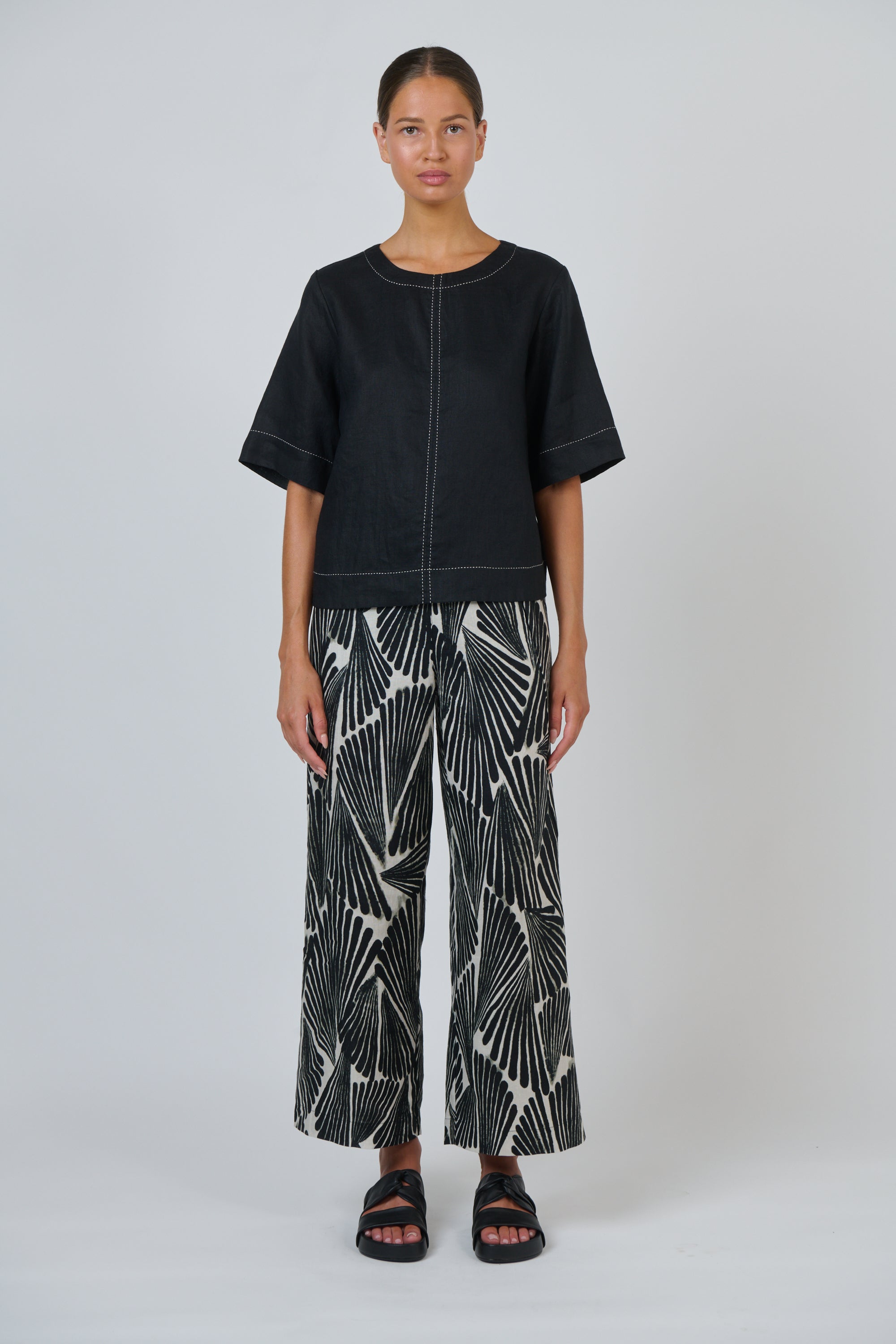 Naturals | Linen Top Contrasting Stitching | Black
