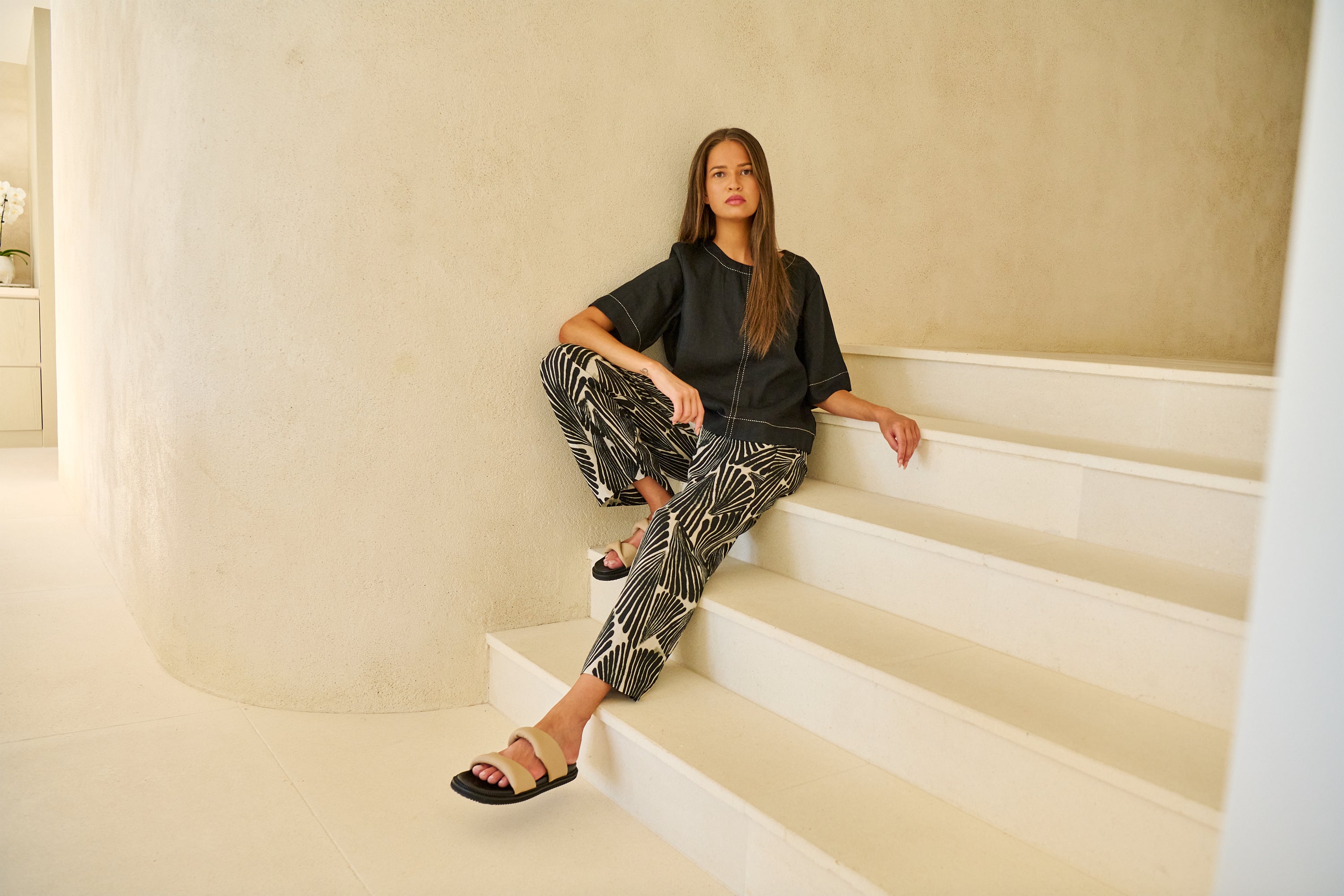 Naturals | Linen Top Contrasting Stitching | Black