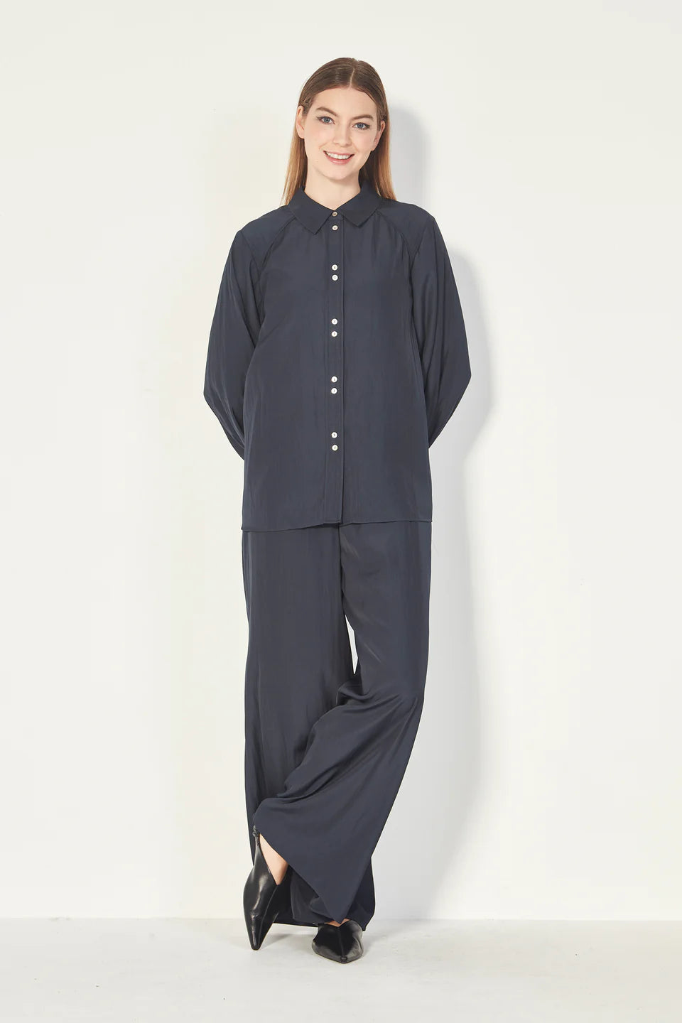 Glide by Verge | Demure Shirt | Midnight