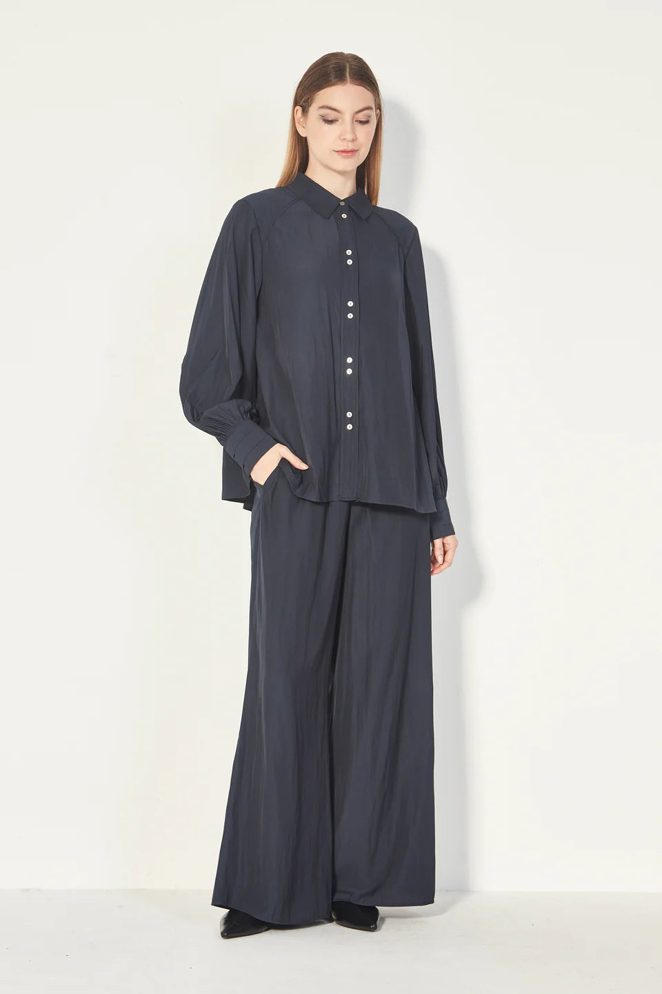 Glide by Verge | Demure Shirt | Midnight