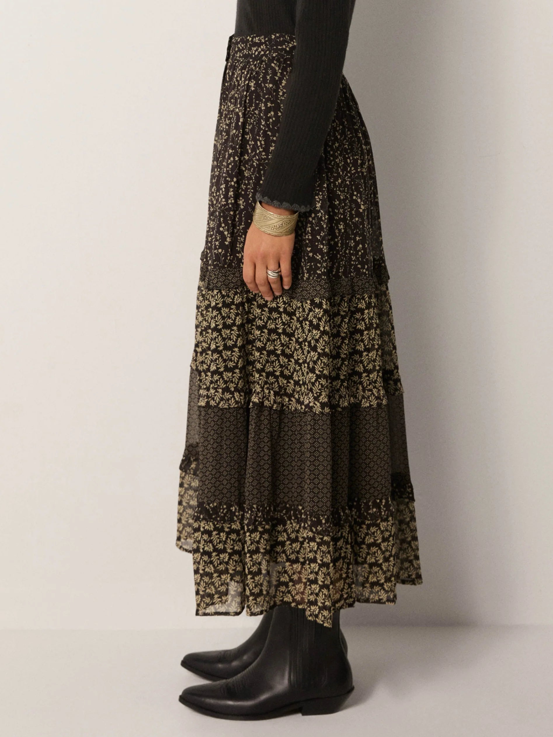 Maison Hotel | Vina Skirt | Payes Black