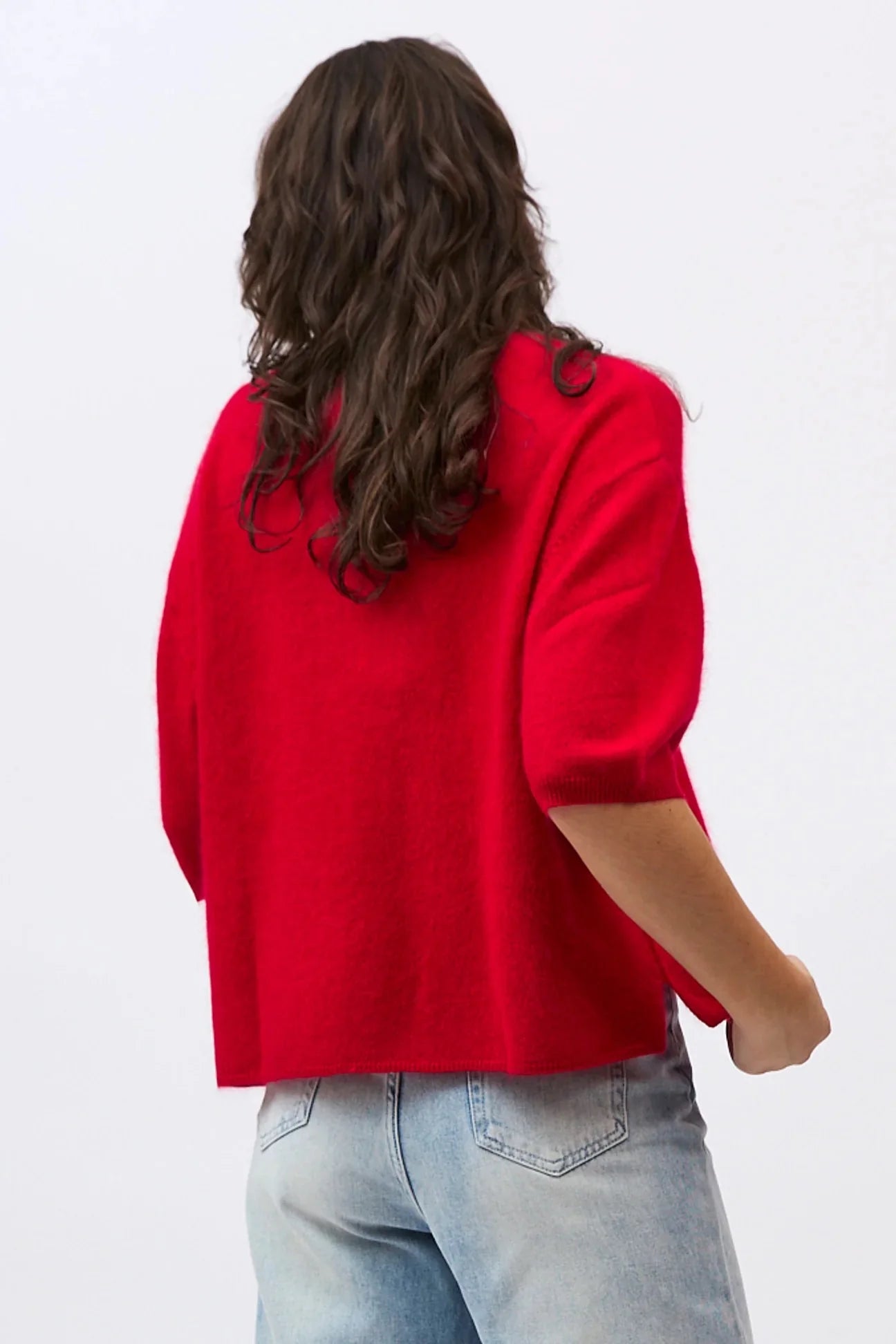 Mia Fratino | Eliza Tee | Scarlet