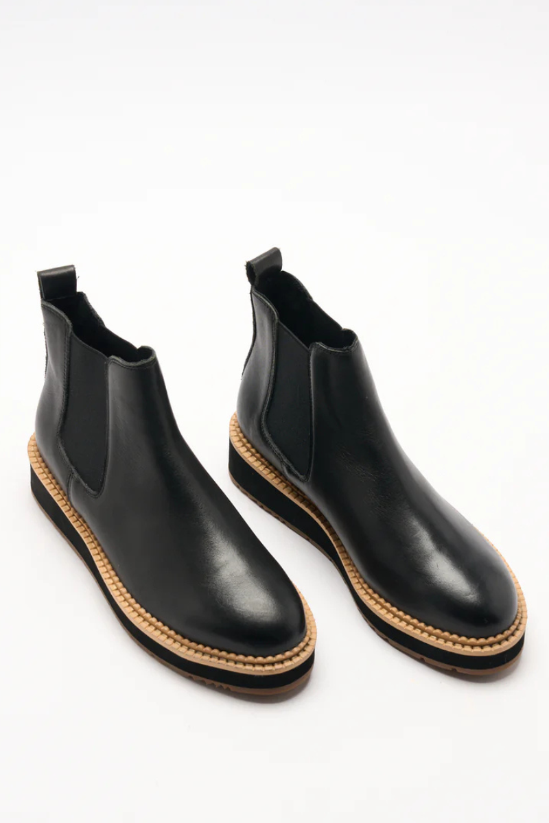 Walnut | Jade Leather Boot | Black Scallop