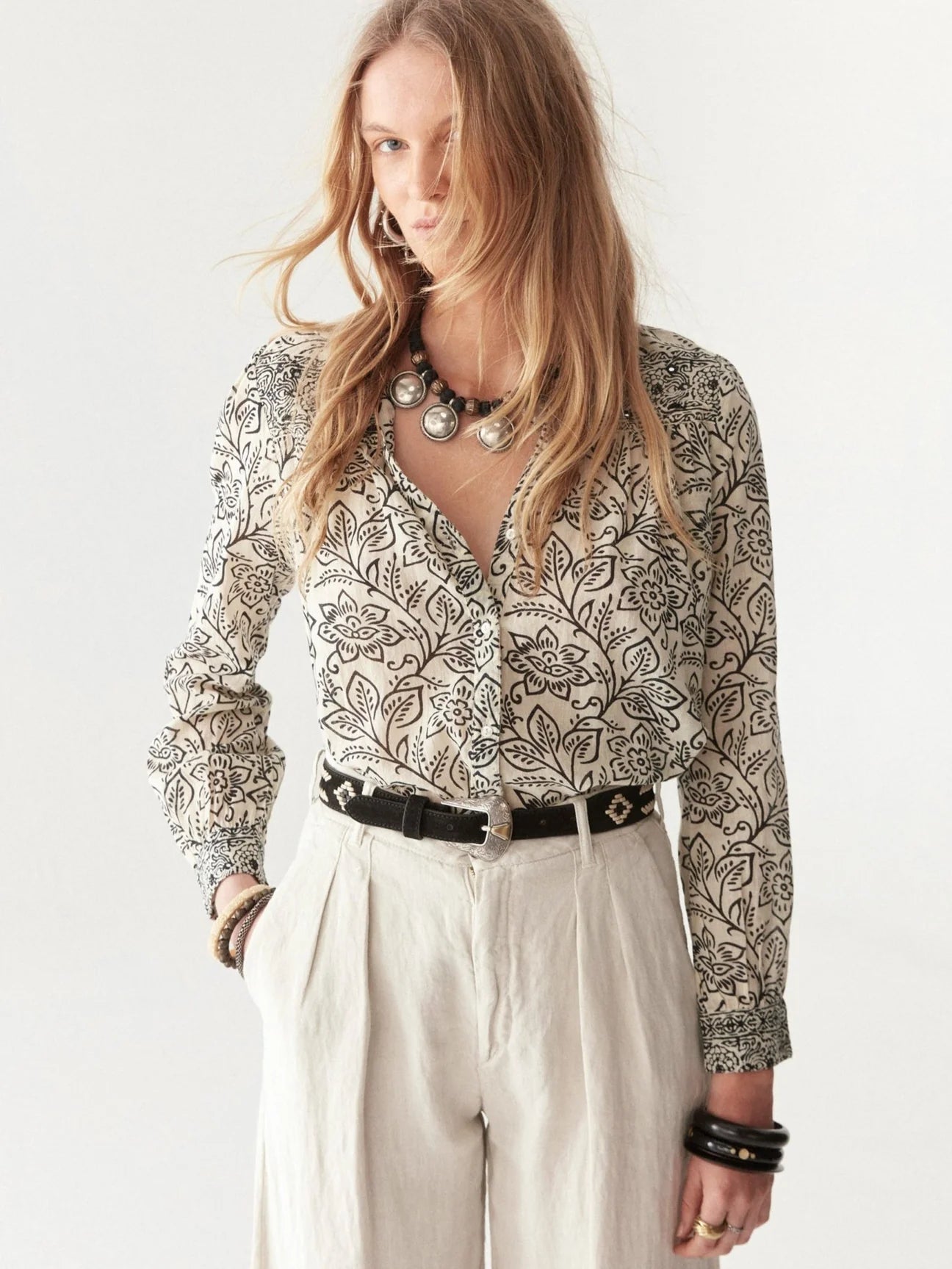 Maison Hotel | Dylan Blouse | White Lilies