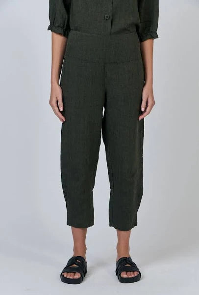 Naturals | Flat Front Pants with Tapered Leg | Licorice