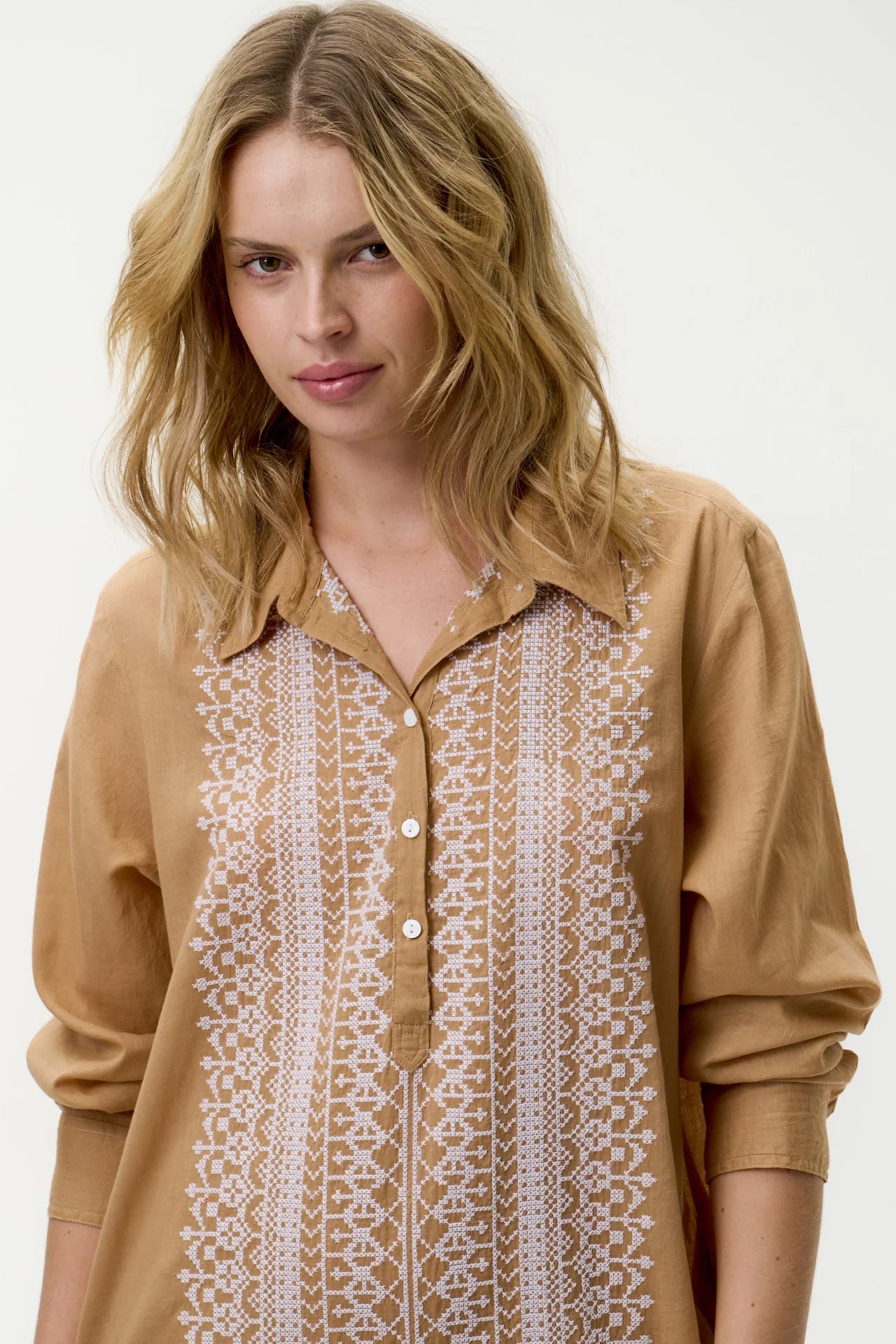One Season | Fes Gilli Embroidery | Tan/White