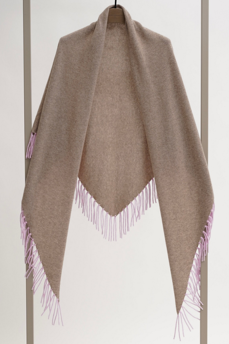 Herzen's Angelegenheit | Wrap Scarf | Grayscale Wildrose