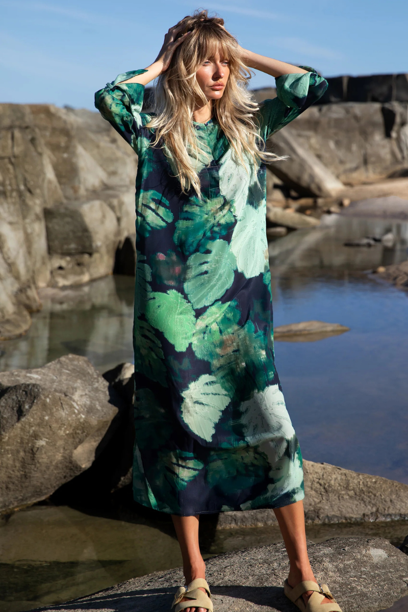 One Season | Long Genie Viscose Dress | Monstera Night Green