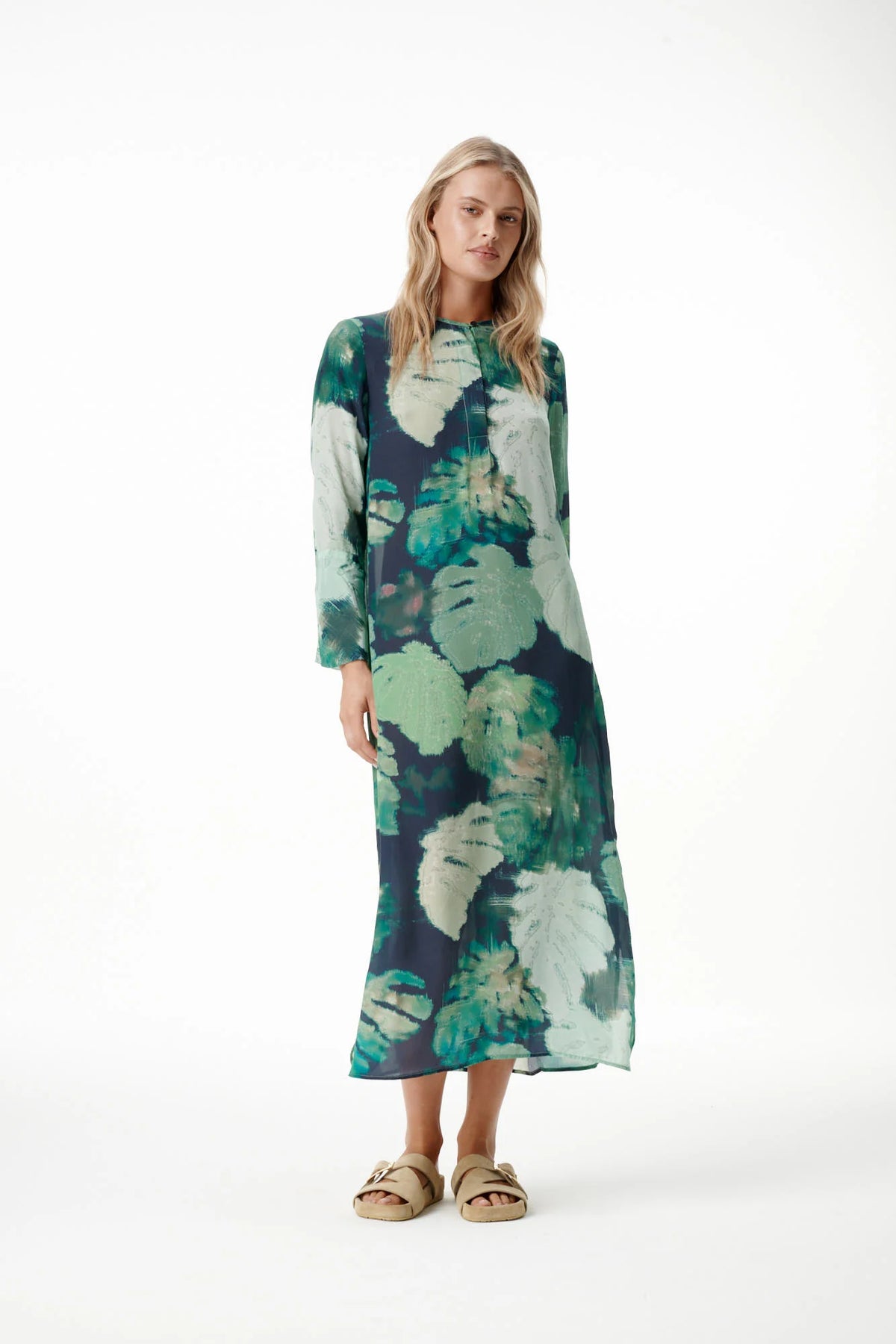 One Season | Long Genie Viscose Dress | Monstera Night Green