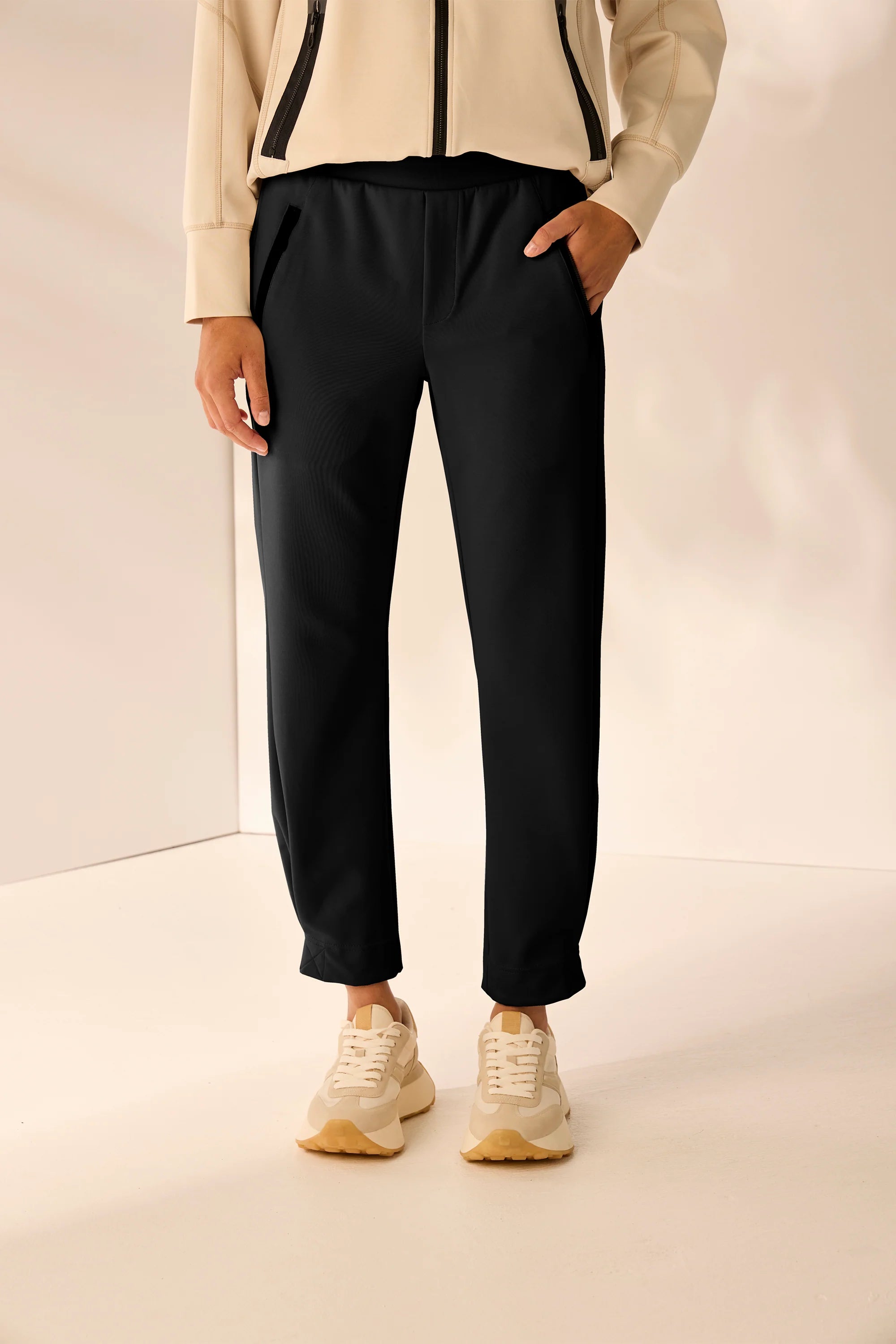 Lania | Emery Jogger | Black
