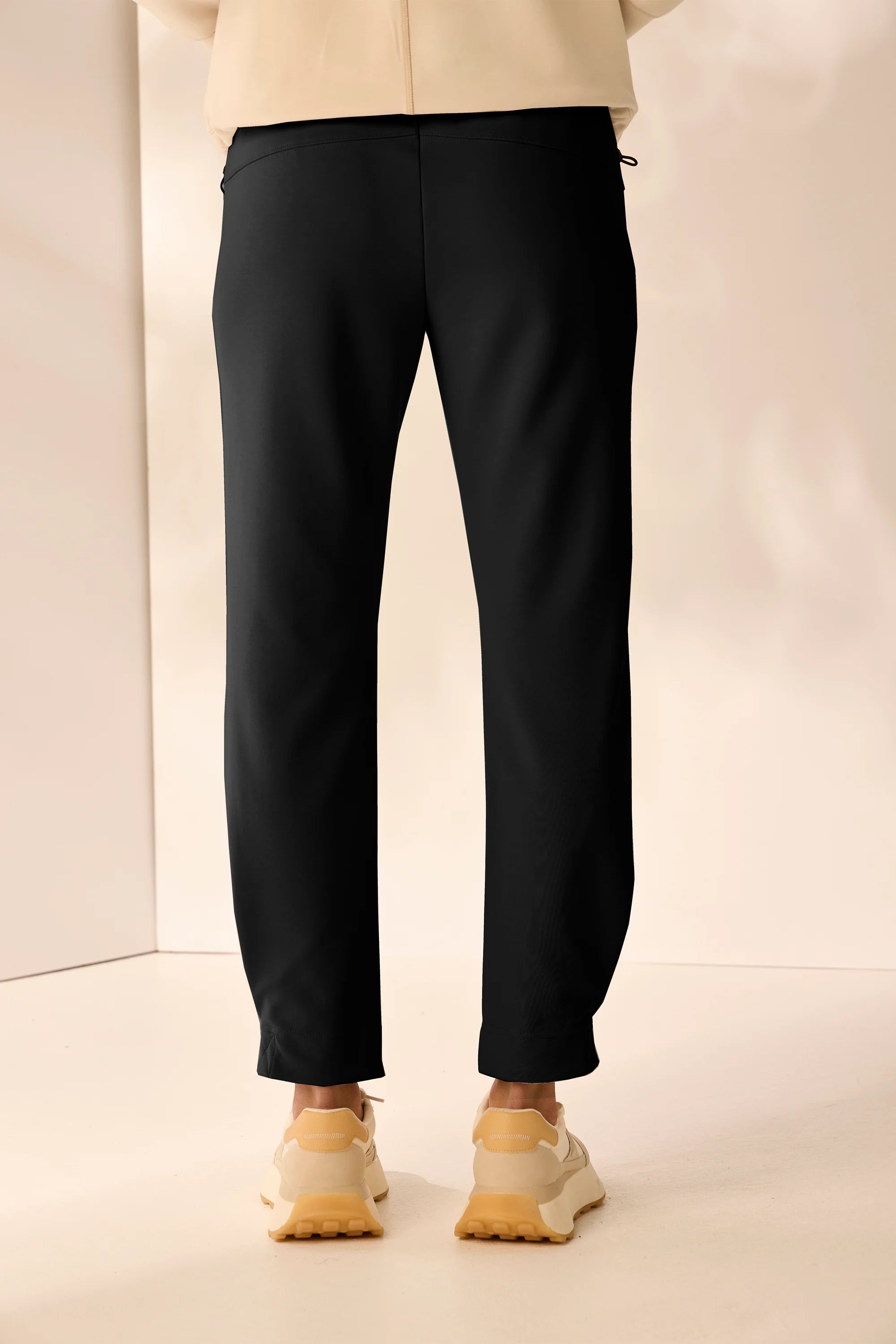 Lania | Emery Jogger | Black