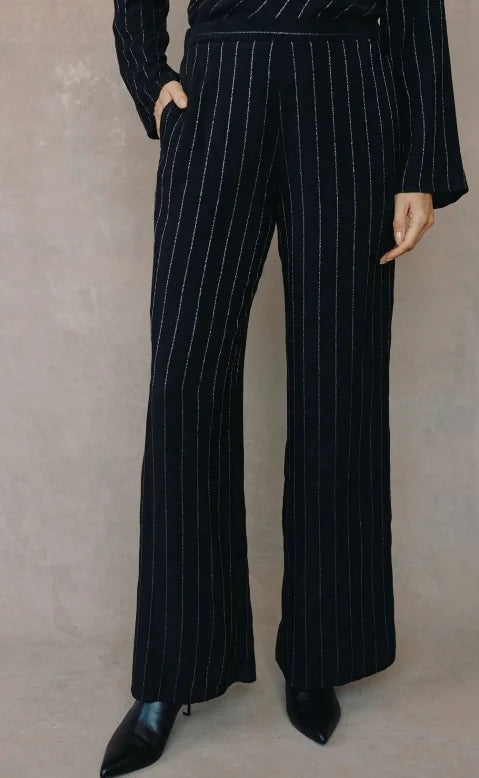 Bella Dahl I Pants with Lurex Stripe I Black
