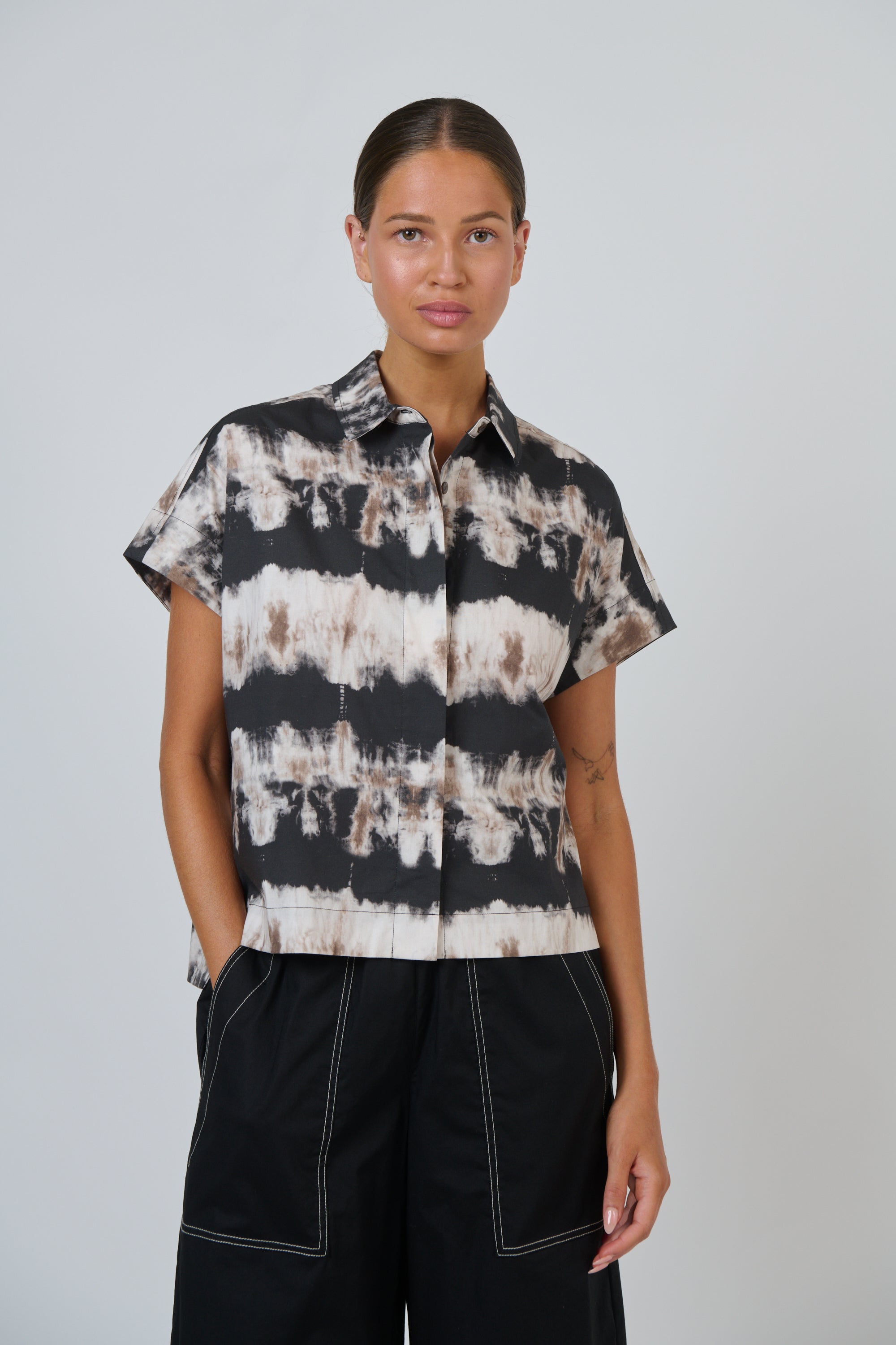 Naturals | Poplin Collar Cap Sleeve Top | Eruption