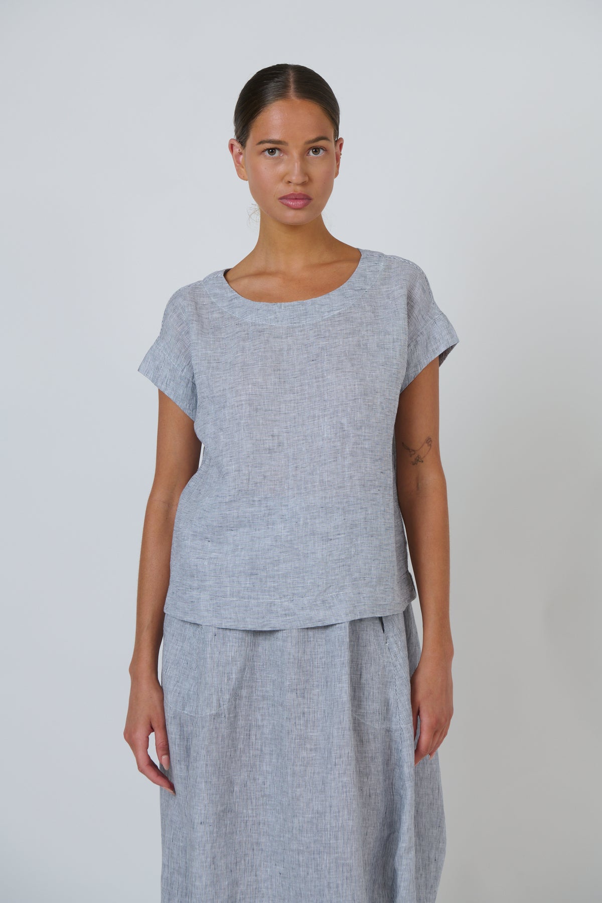 Naturals | Linen Top Round Neck | Sliver