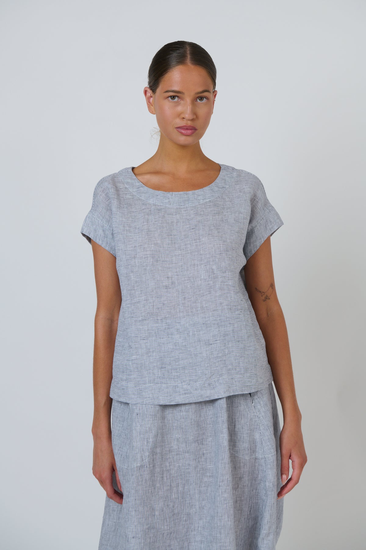 Naturals | Linen Top Round Neck | Sliver