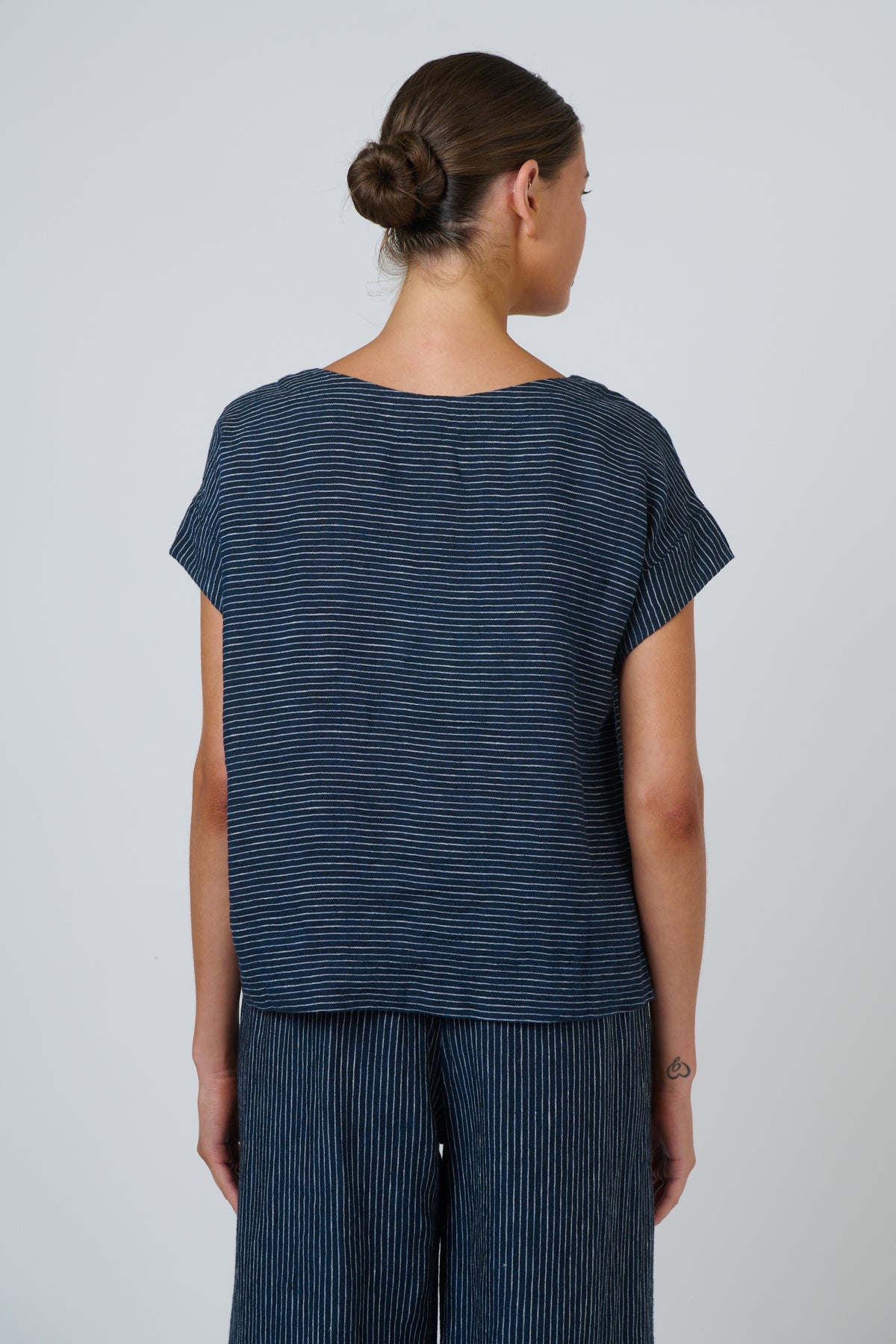 Naturals | Linen Round Neck Top | Streamlined