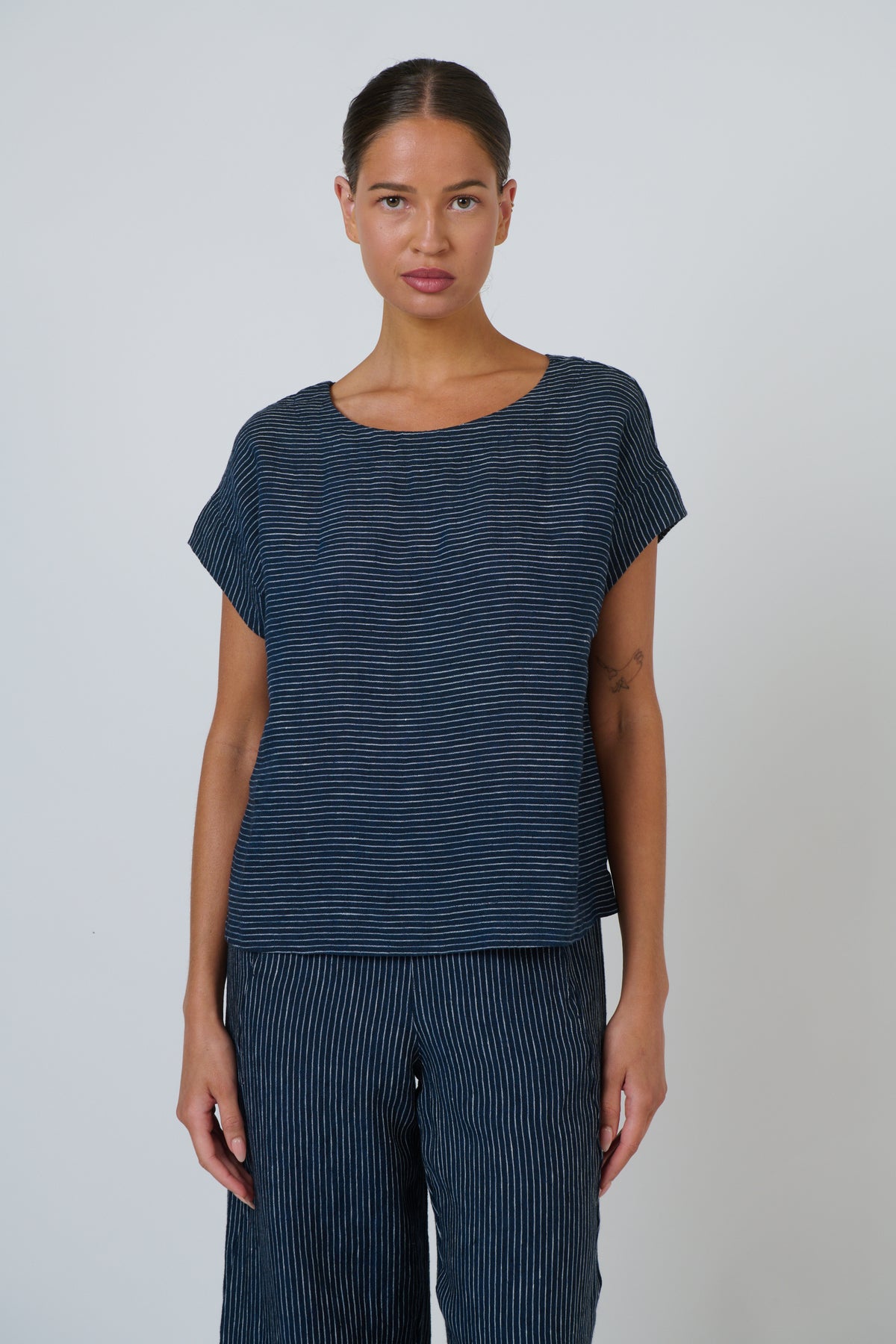 Naturals | Linen Round Neck Top | Streamlined