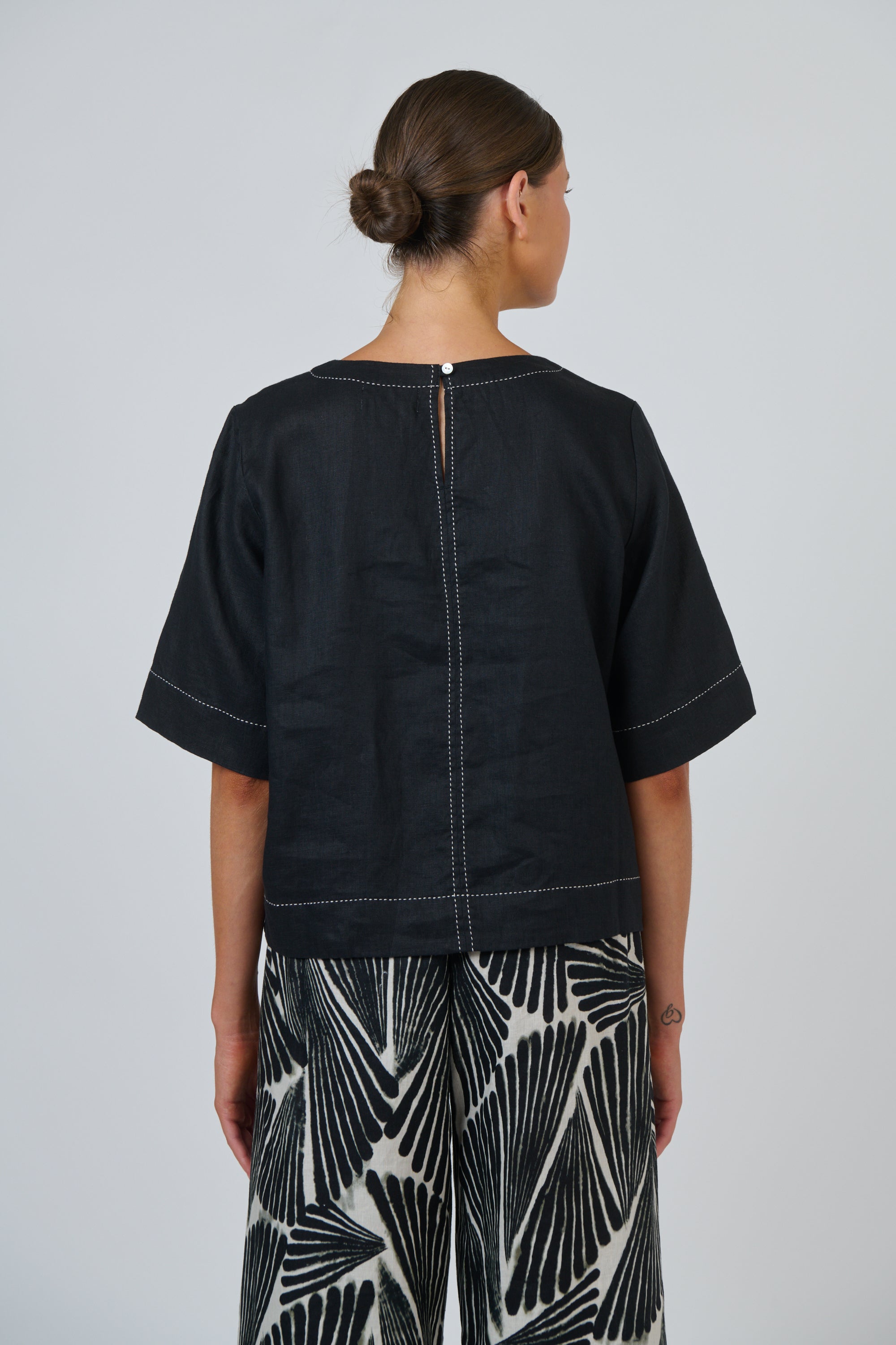 Naturals | Linen Top Contrasting Stitching | Black