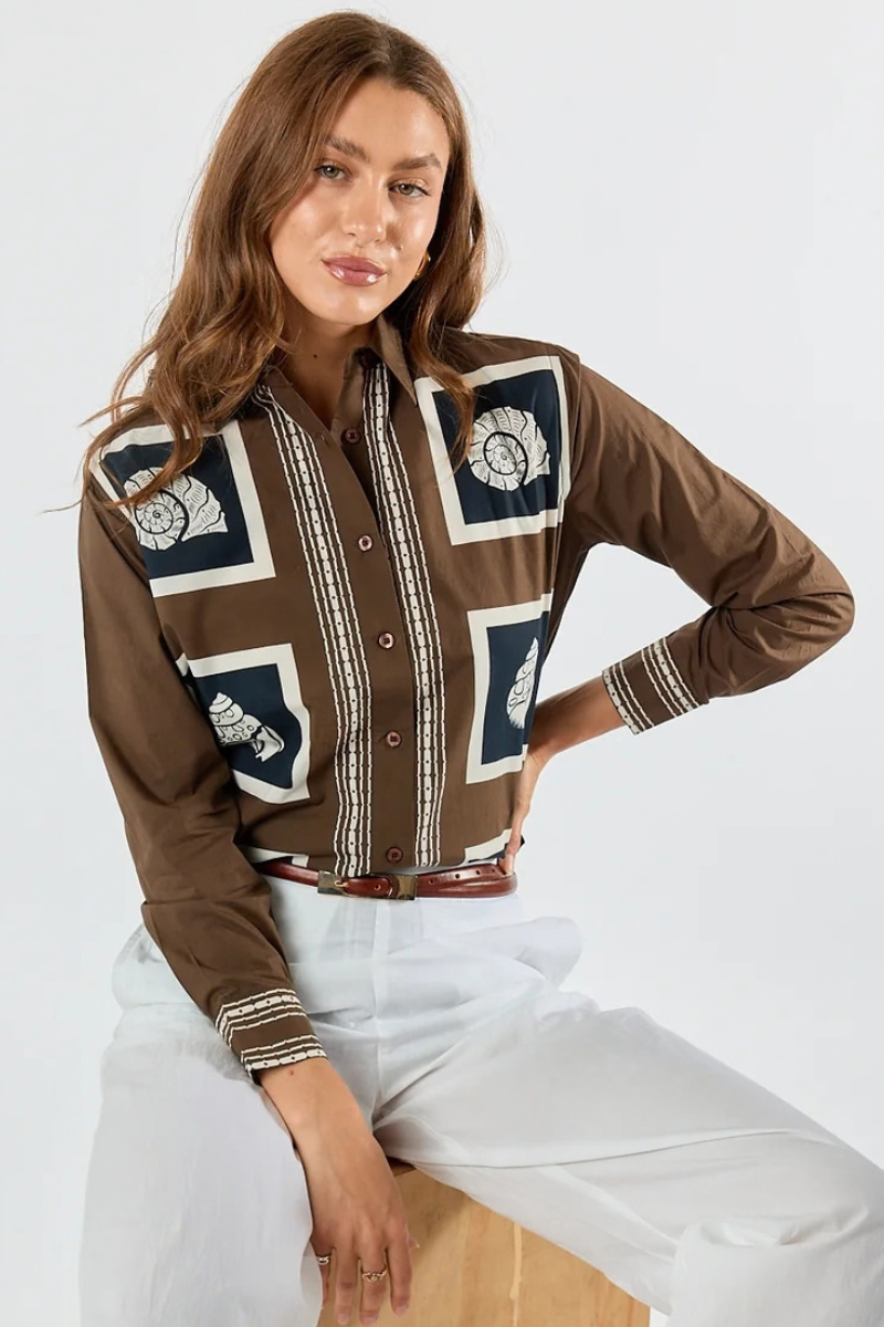 Itami | Seashell Printed Shirt | Brown