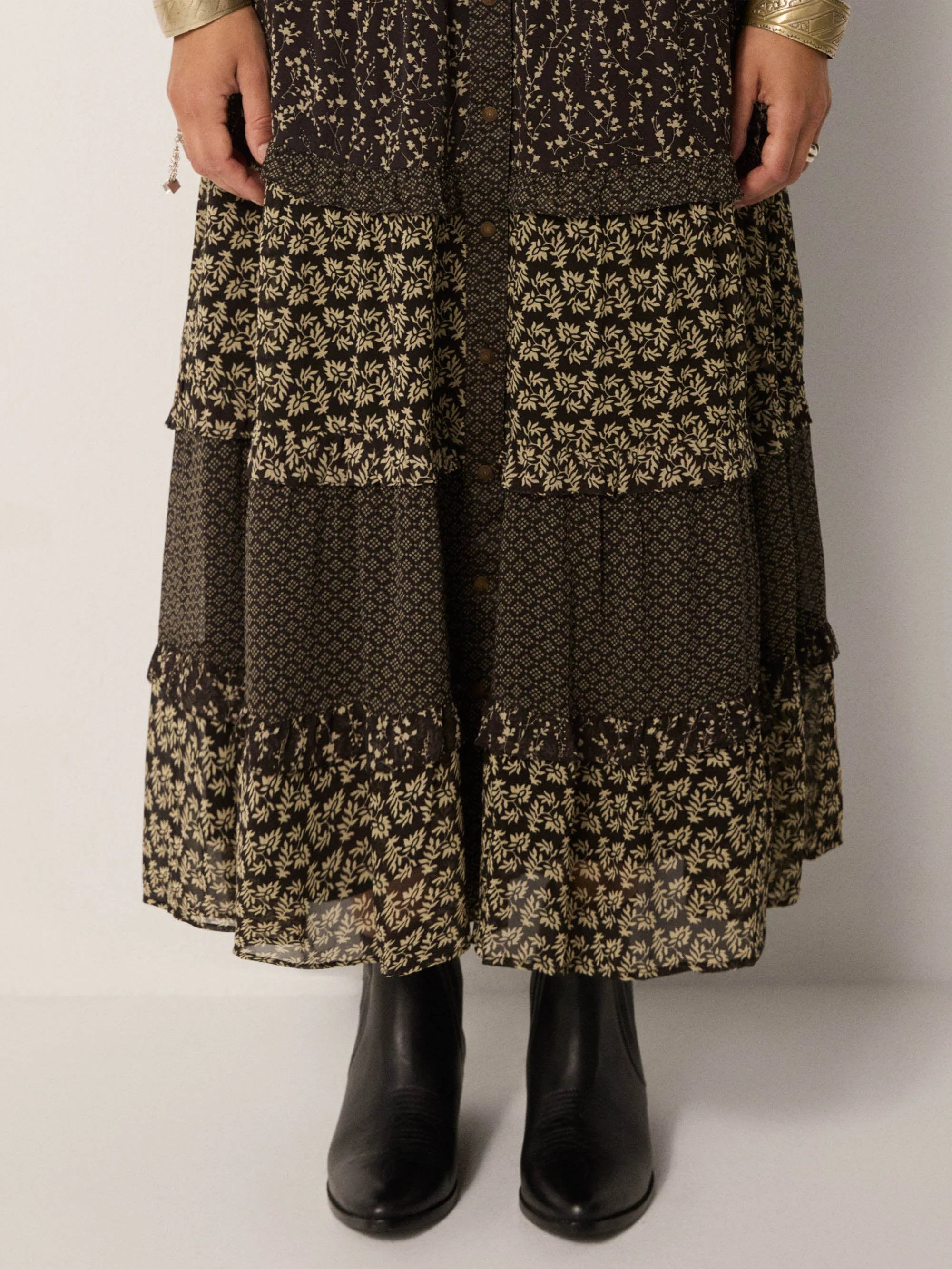 Maison Hotel | Vina Skirt | Payes Black