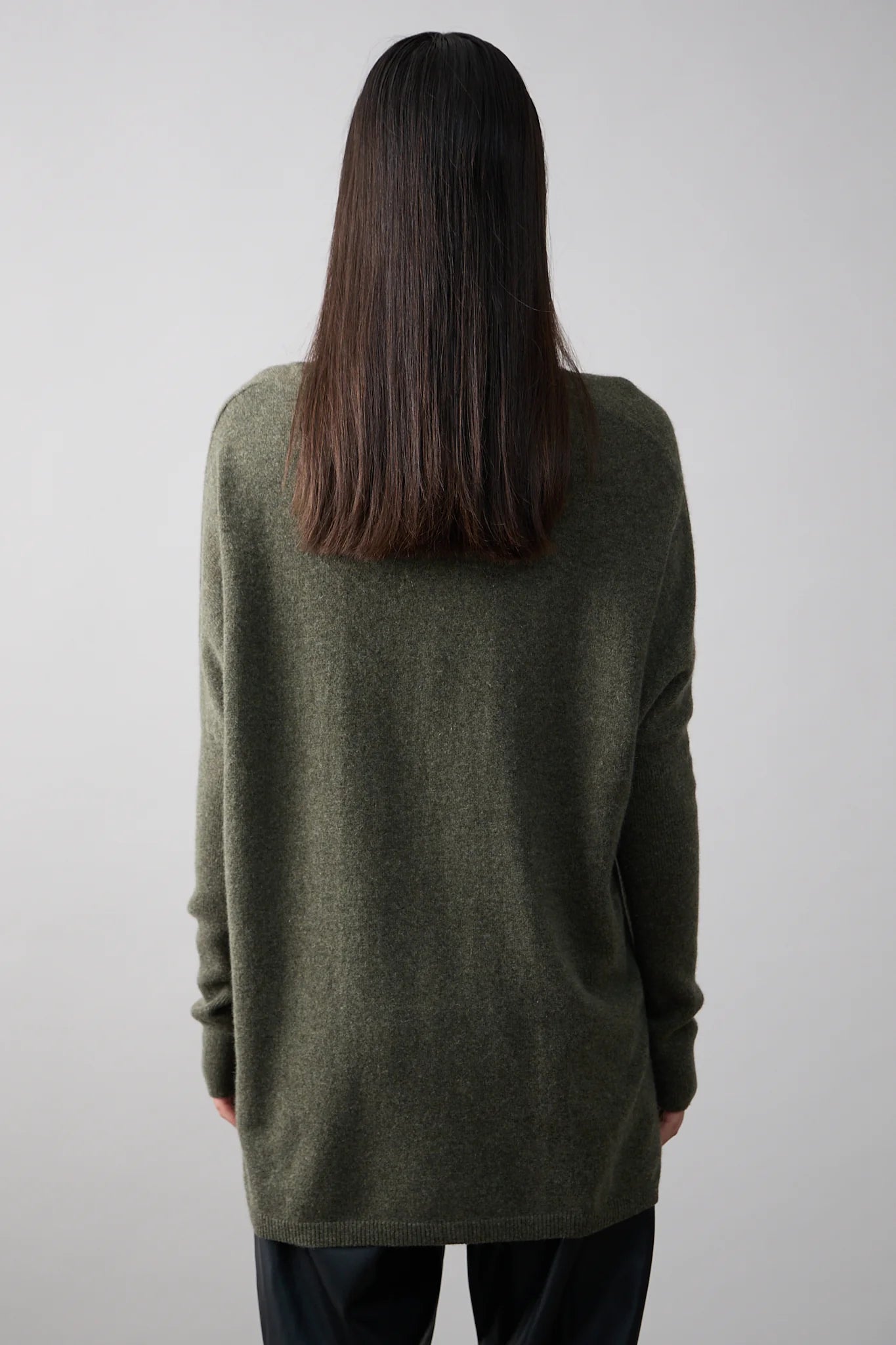 Mia Fratino | Boyfriend Vee Neck Jumper | Military