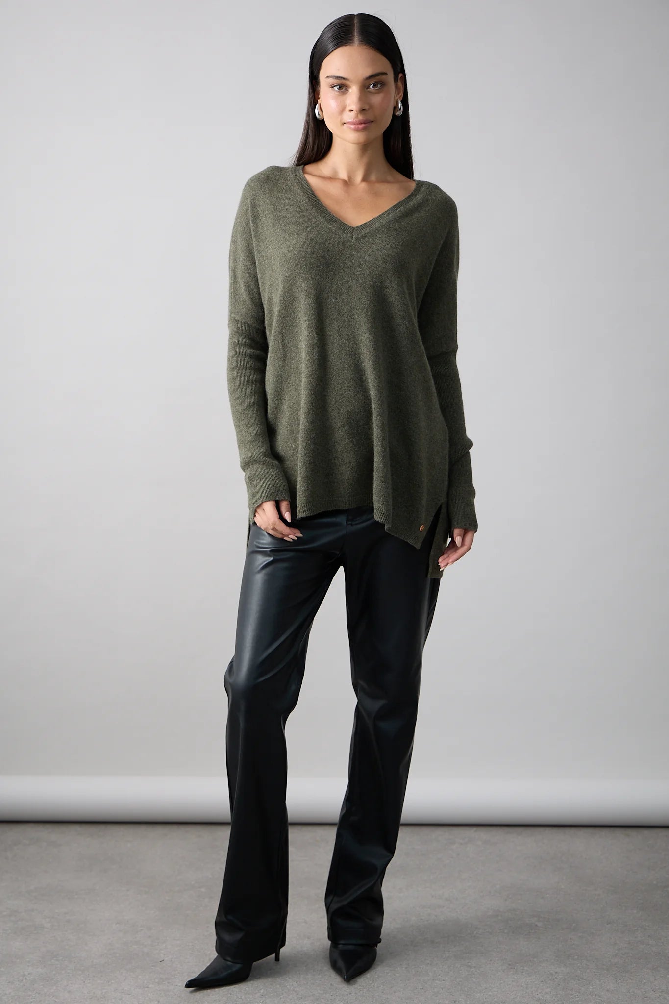 Mia Fratino | Boyfriend Vee Neck Jumper | Military