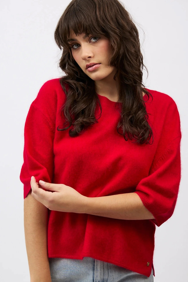 Mia Fratino | Eliza Tee | Scarlet