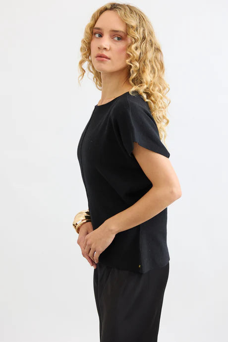 Mia Fratino | Vivenne Top | Onyx