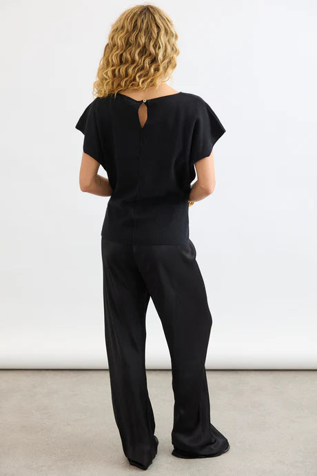 Mia Fratino | Vivenne Top | Onyx